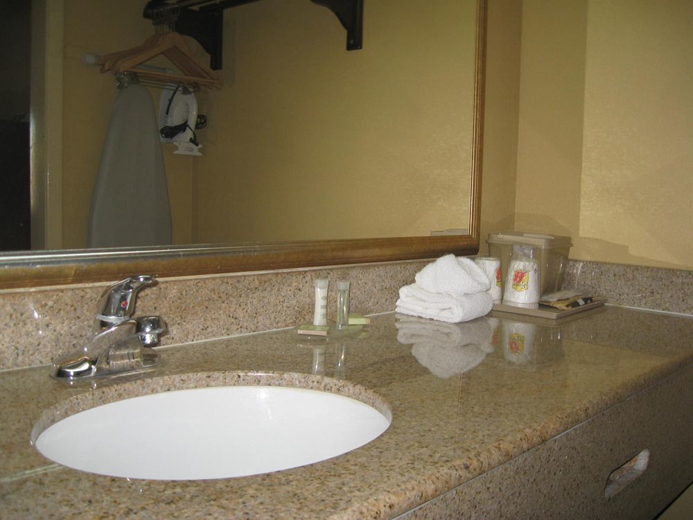 Super 8 By Wyndham Macon West Motel Екстериор снимка