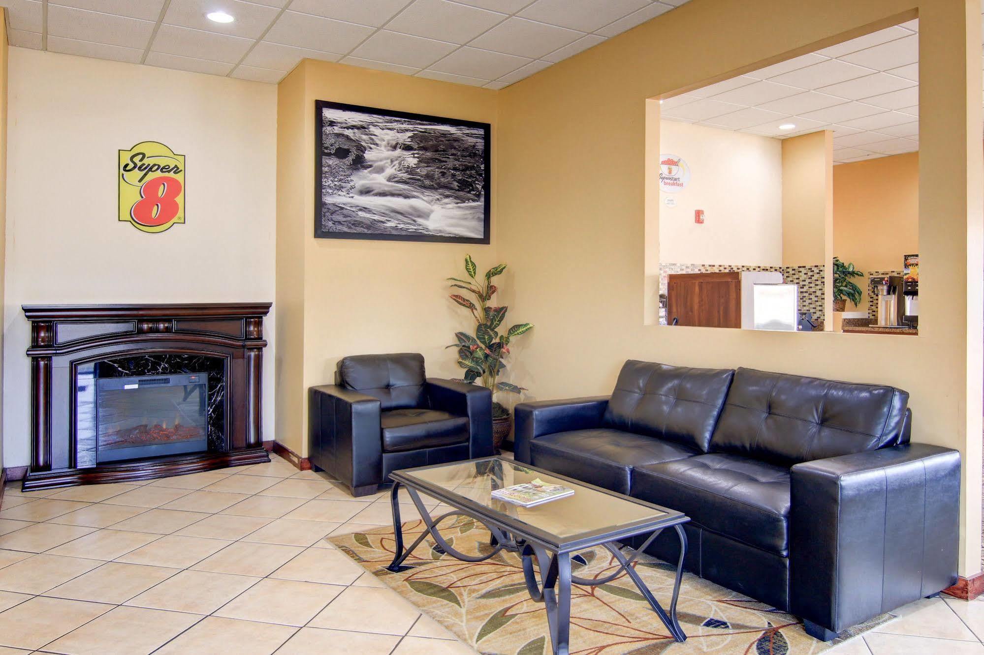Super 8 By Wyndham Macon West Motel Екстериор снимка
